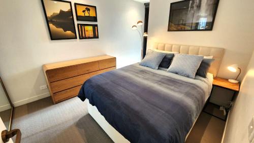 Port Melbourne Apartment | Resort-style Exec 1 Bed with study in Port Melbourne