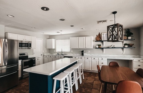 Estrella Village House | Resort Style Heated Pool close to Entertainment