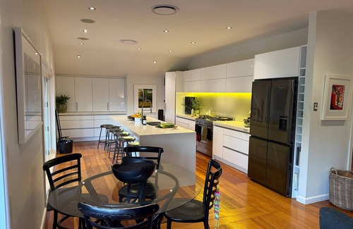 Auckland House | Resort style home with Pool, Chefs Kitchen and 4 bedrooms.