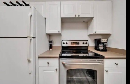 Tampa Condo | Resort style/King Bed/Modern/Pickleball