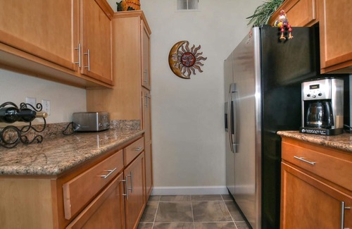 Paradise Valley Village Condo | RESORT STYLE LIVING AT ITS BEST! NO EXPENSE SPARED IN THIS LUXURIOUS CONDO.