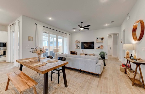 Austin House | Resort style modern home close to airport, downtown and COTA