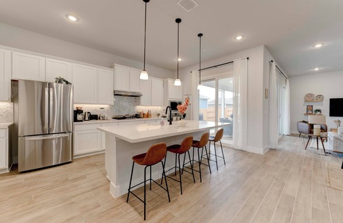 Austin House | Resort style modern home close to airport, downtown and COTA