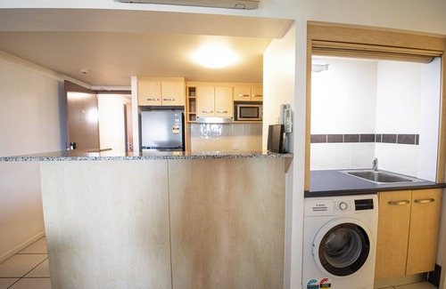 Aroona Apartment | Resort-style oasis, 2 minutes from the beach!