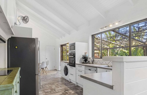 Korora House | Resort Style Pool and Pool House, Stroll to Beach, BBQ, Sleeps 8