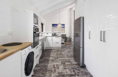 Korora House | Resort Style Pool and Pool House, Stroll to Beach, BBQ, Sleeps 8