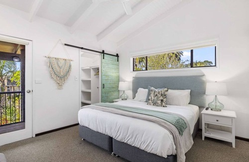 Korora House | Resort Style Pool and Pool House, Stroll to Beach, BBQ, Sleeps 8