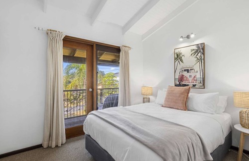 Korora House | Resort Style Pool, Walk to Beach, Pool House, Pet-Friendly