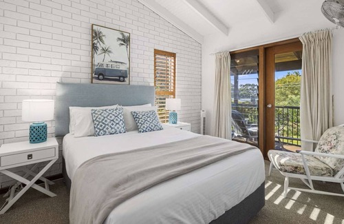 Korora House | Resort Style Pool, Walk to Beach, Pool House, Pet-Friendly