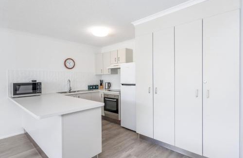 Torquay Apartment | Resort-Style Stay with Balcony & Garage Parking