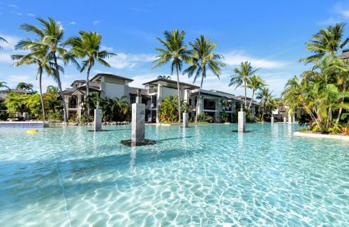 Port Douglas Apartment | Resort-style Swim Out - A Poolside Oasis