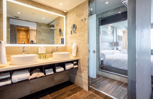 Alice Town Hotel | Resorts World Bimini