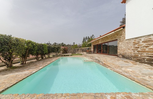 Esposade House | Rest 15 minutes from Oporto with private natural water pool, Wi-Fi and AC.