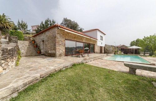 Esposade House | Rest 15 minutes from Oporto with private natural water pool, Wi-Fi and AC.