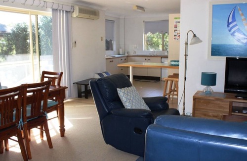 Hawks Nest Apartment | Rest At The Nest On Booner