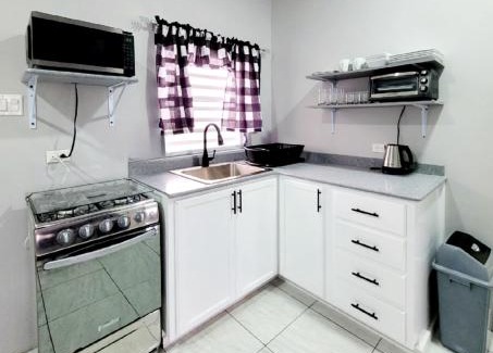 Ottleyʼs Apartment | Rest Easy at Cunningham Suites 3 & 4