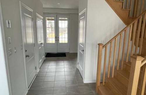 Carrying Place House | Rest in Quinte West - 25 mins from Batawa Ski Hill