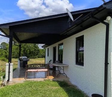 Daisy House | Rest & Replenish 10mins to Lake Sardis with Mountain Views