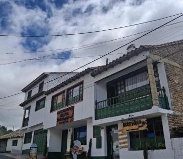 Mongui House | Restaurante y Hostal: De La Villa Pa Sumercé