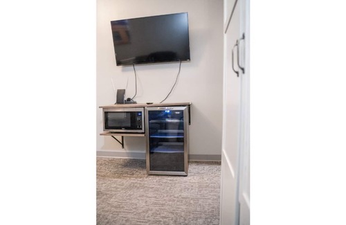 Davenport Apartment | Restful suite Downtown Davenport