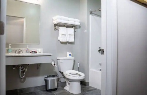 Davenport Apartment | Restful suite Downtown Davenport