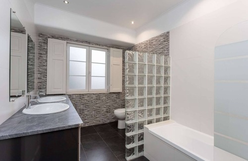 Alto do Pina Apartment | Restful Trendy Room | Shared Apartment