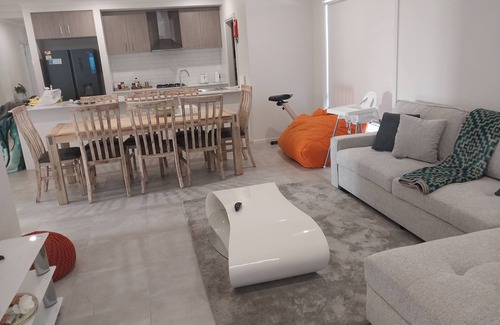 St Leonards House | Resting place for Legends. Smart ,cool near beach,family environment , spacious