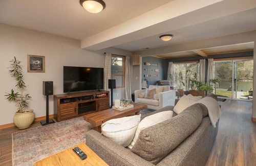 Wabasha County Cabin | Restore & Recharge at the lake! 25 minutes to Mayo/Rochester, MN