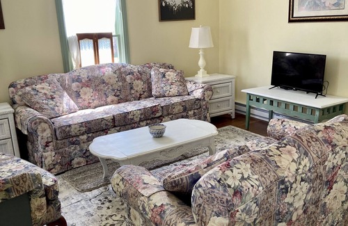 Grantsdale Other | Restored 1909 2 Story Farmhouse minutes from Hamilton