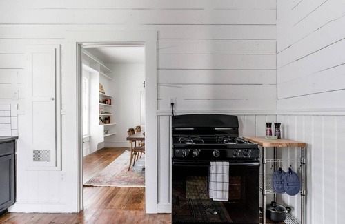 Austin Ave. House | Restored 1930s Uptown Bungalow 2 min to Magnolia Silos