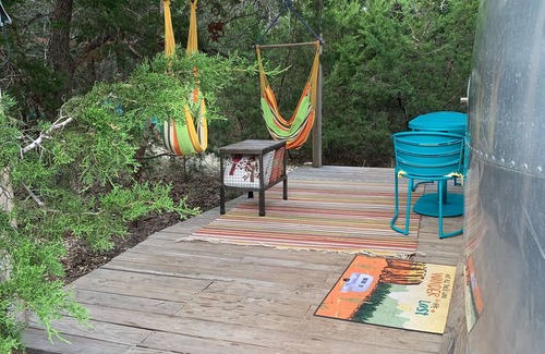 Austin House | ♥ Restored Airstream w/Private Wooded Patio ♥