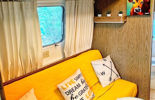 Austin House | ♥ Restored Airstream w/Private Wooded Patio ♥