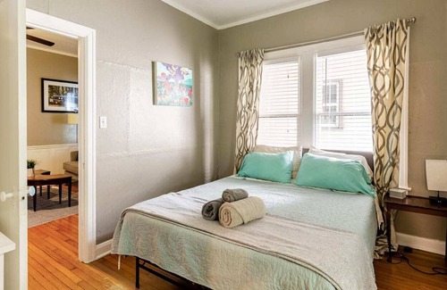 Midtown Apartment | Restored Apartment near it All