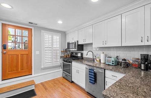 Historic District House | Restriction Retreat - Relax & walk to Main St