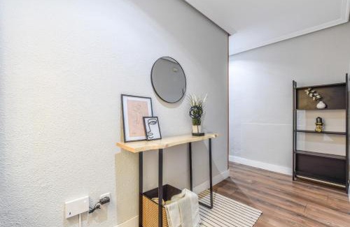 Jeronimos Apartment | Retiro VII - Práctico, moderno y en plena ciudad de Madrid