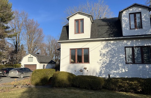 Saint-Paul-de-l'Ile-aux-Noix Ski Chalet | Retraite au Rivage: Échappez à l'Ordinaire dans ce Chalet au Bord de l'Eau!