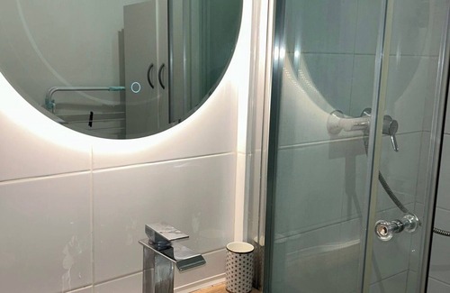 Universite Apartment | Retraite Chic à La Défense