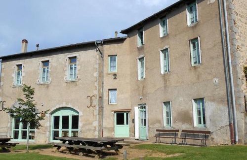 La Chabanne House | Retraite en Montagne Bourbonnaise: Gîte Convivial pour 14 Pers., Proche Loisirs et Nature - FR-1-489-343