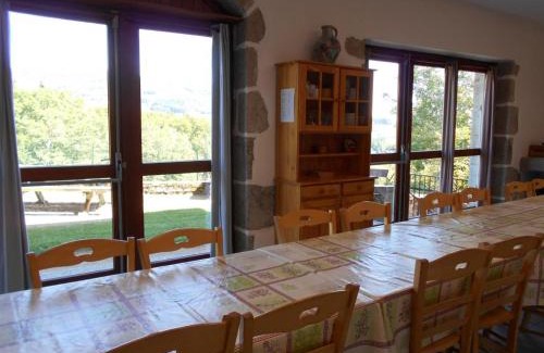 La Chabanne House | Retraite en Montagne Bourbonnaise: Gîte Convivial pour 14 Pers., Proche Loisirs et Nature - FR-1-489-343