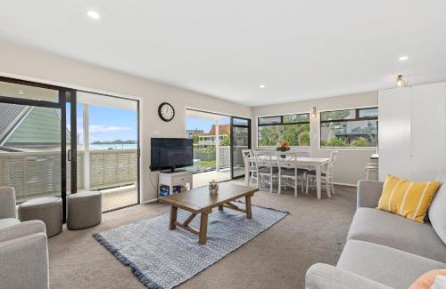 Russell House | Retreat at Tapeka Point - Russell Holiday Home