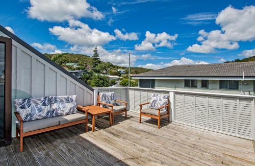 Russell House | Retreat at Tapeka Point - Russell Holiday Home