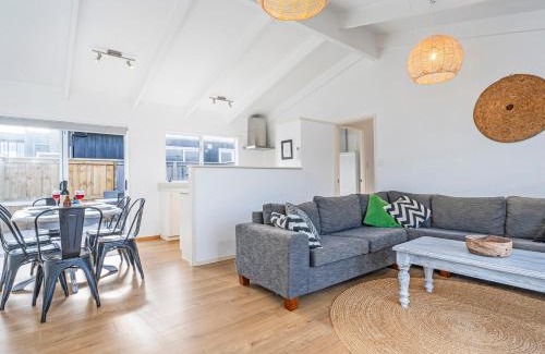 Pauanui House | Retreat by the Beach - Pauanui Holiday Home