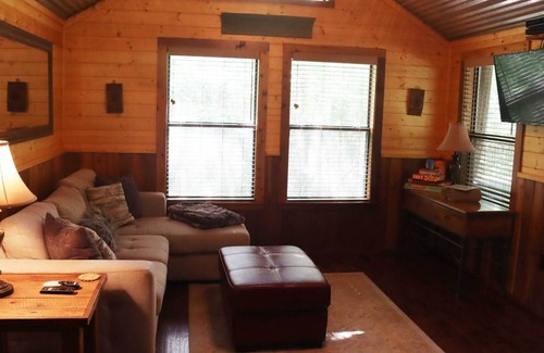 Brenham Cabin | Retreat Cabin features a Private Hot Tub at Scenic Hill Retreat
