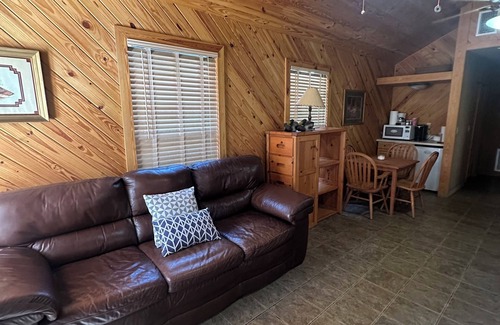 Inglis Cabin | Retreat cabin on Florida’s nature coast 10 mins from Crystal river florida