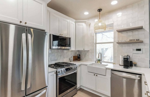 Bouldin House | Retreat in Bouldin Creek | Walkable to restaurants