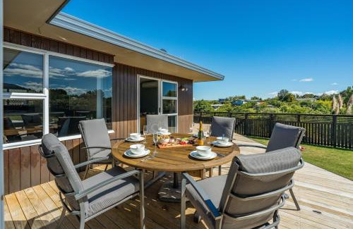 Waipahihi House | Retreat on Harvey Street