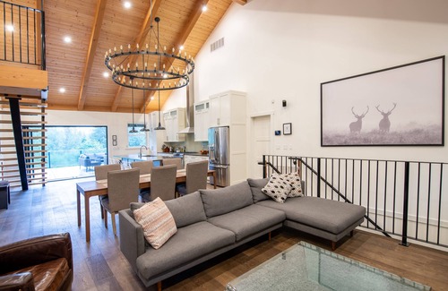Gibsons House | Retreat on Sunshine Coast, BC