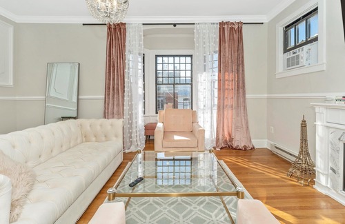 Downtown Apartment | Retreat on the Park - Walkable Church St!