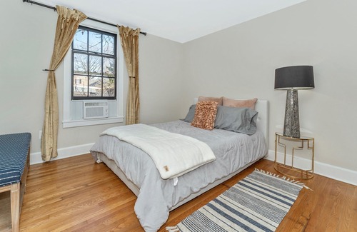 Downtown Apartment | Retreat on the Park - Walkable Church St!