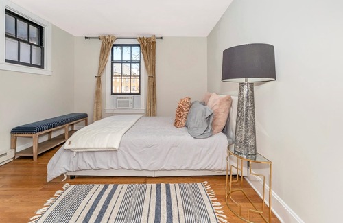 Downtown Apartment | Retreat on the Park - Walkable Church St!